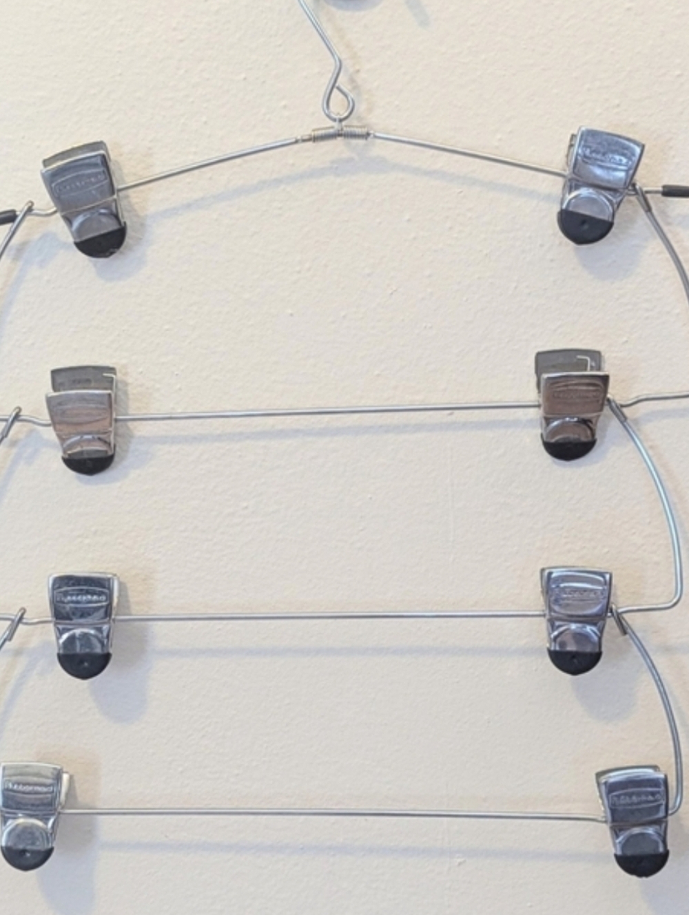 Vntg Rubbermaid Non-slip Metal Hanger